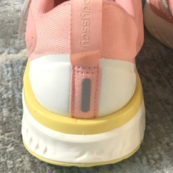 NIKE Odyssey‎ React Running Shoes Size 10 pink and White like new condition - Picture 7 of 11
